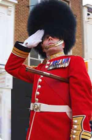 guard salute saluting gun salutes changing british why
