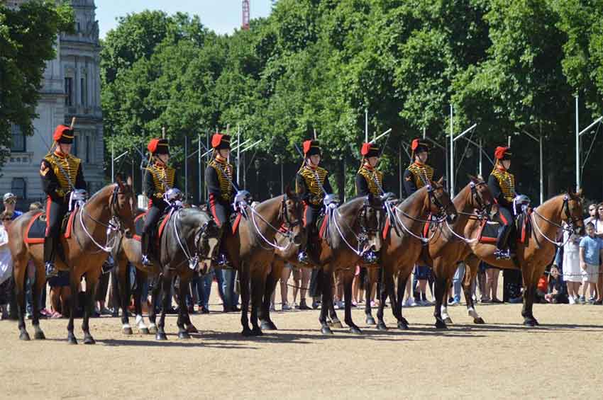 Kings Troop Royal Horse Artillery Mounting The Queen's Life Guard