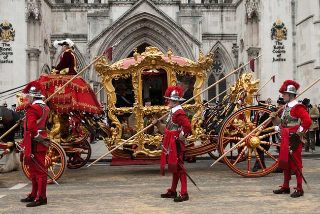 Lord Mayors Coach in front of the Royal Courts of Justice