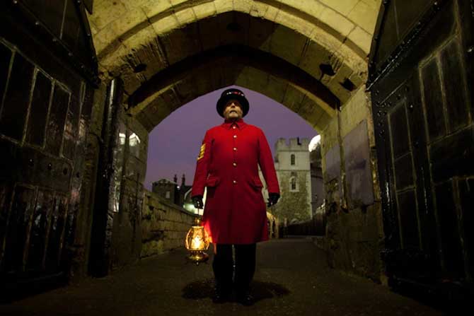 Yeoman Warder performing teh Ceremony of the Keys at the Tower of London