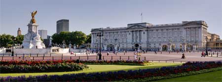 buckingham palace changing guard palaces castles windsor