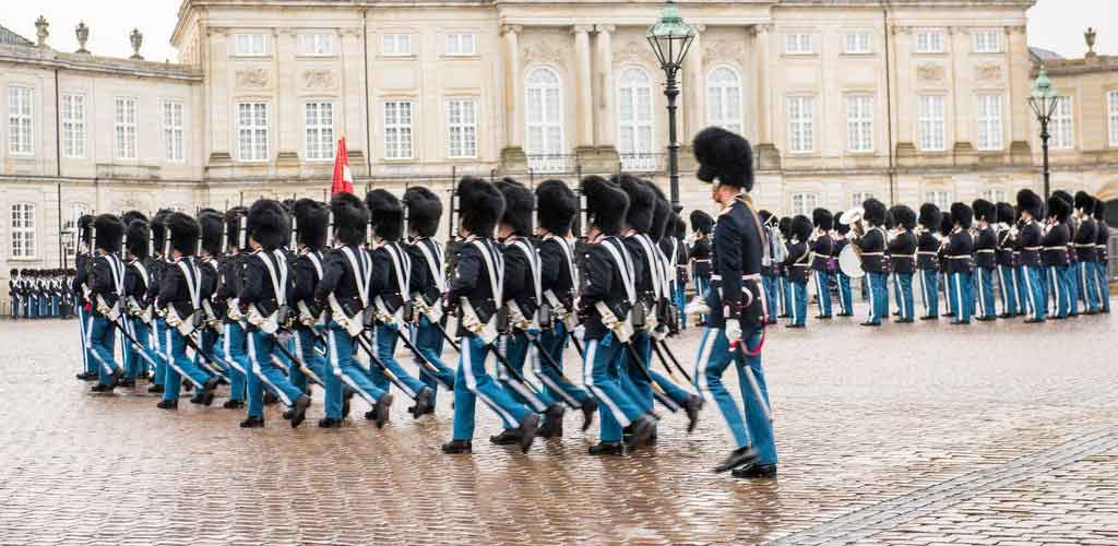 changing of the guard copenhagen route map