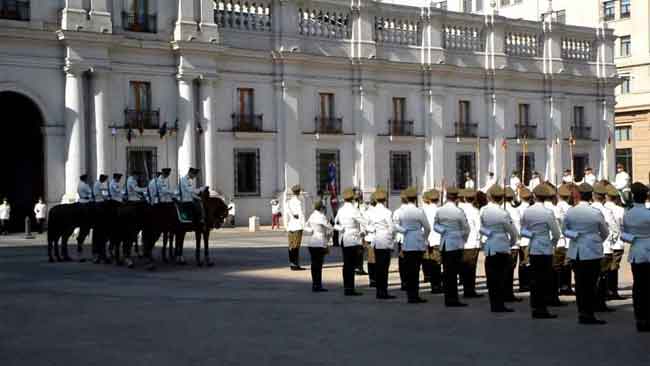 Changing the La Moneda Palace Guard